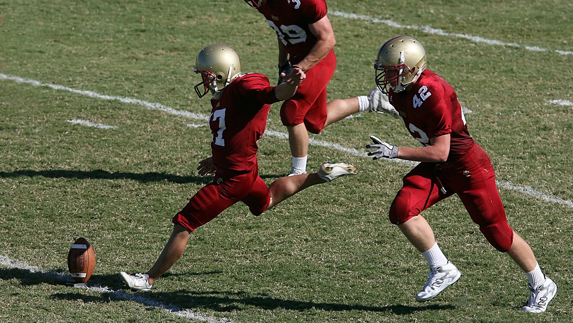 随机中国足球地方竞赛日益丰富，激发基层群众参与热情，中国足球协会关于足球竞赛规则