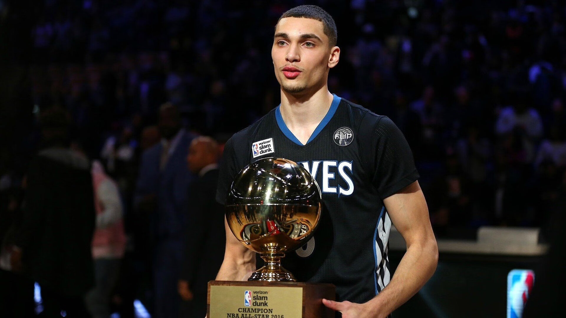 “简阳文体中心:篮球赛事中的超级扣篮成为全场亮点”